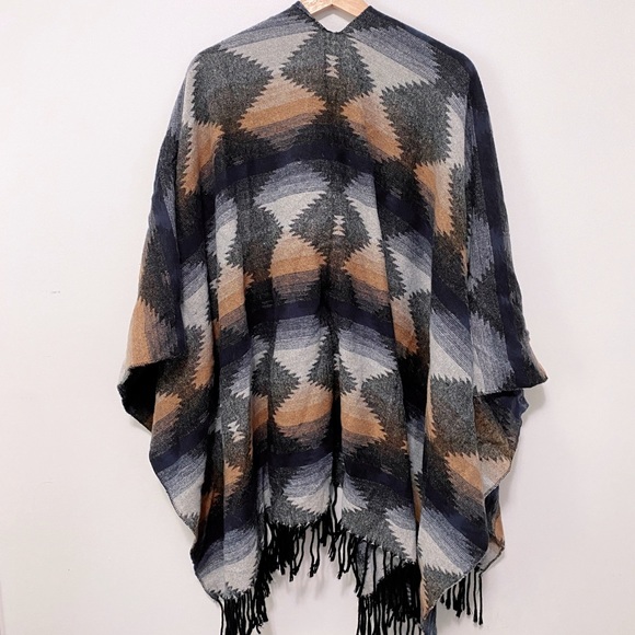 Ardene Poncho - Picture 2 of 3